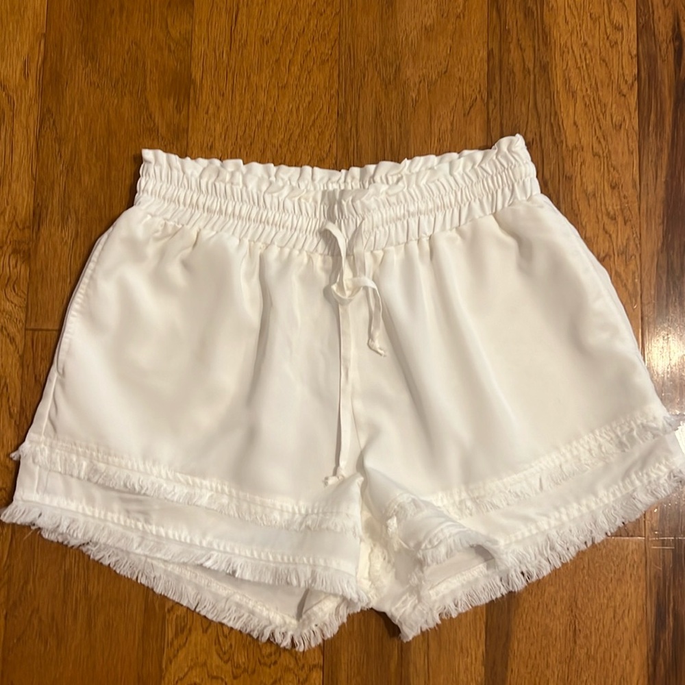 DEEDEES APPAREL white shorts‎